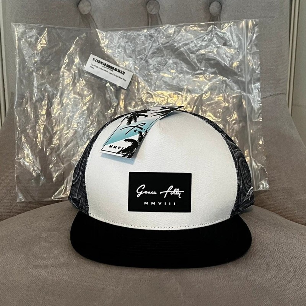 NWT Grace Folly MMVIII Black White Palm Tree Mesh Trucker Snapback Hat OS